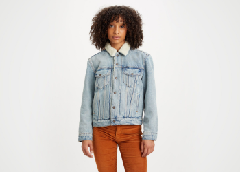 5 Rekomendasi Jaket Levi's Wanita Keren & Stylish